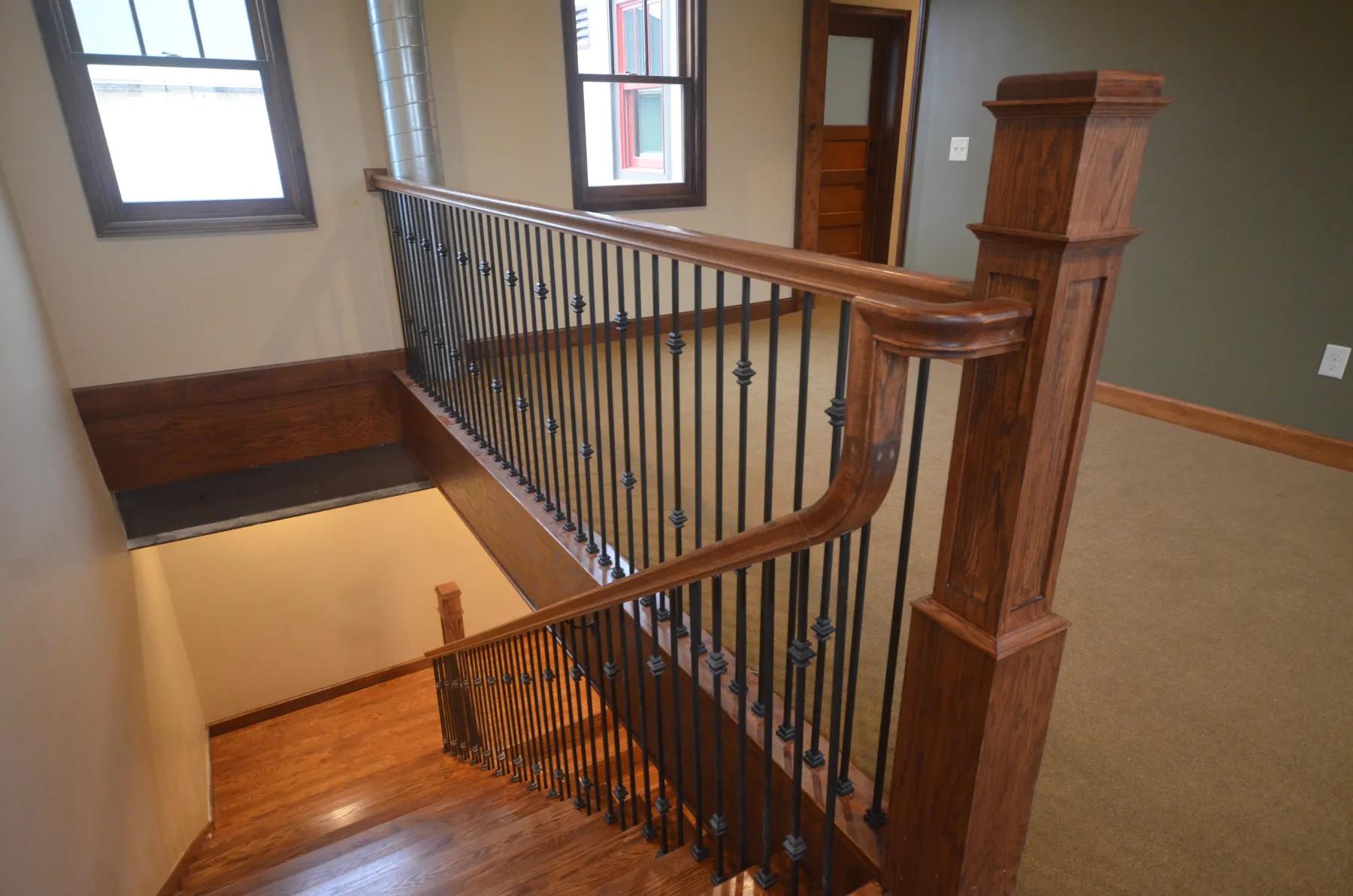 Oak staircase with iron balusters